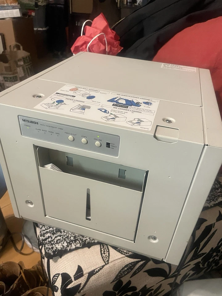 Mitsubishi DIGITAL COLOR PRINTER/CPB000DW With Extra Paper - Image 1 of 4