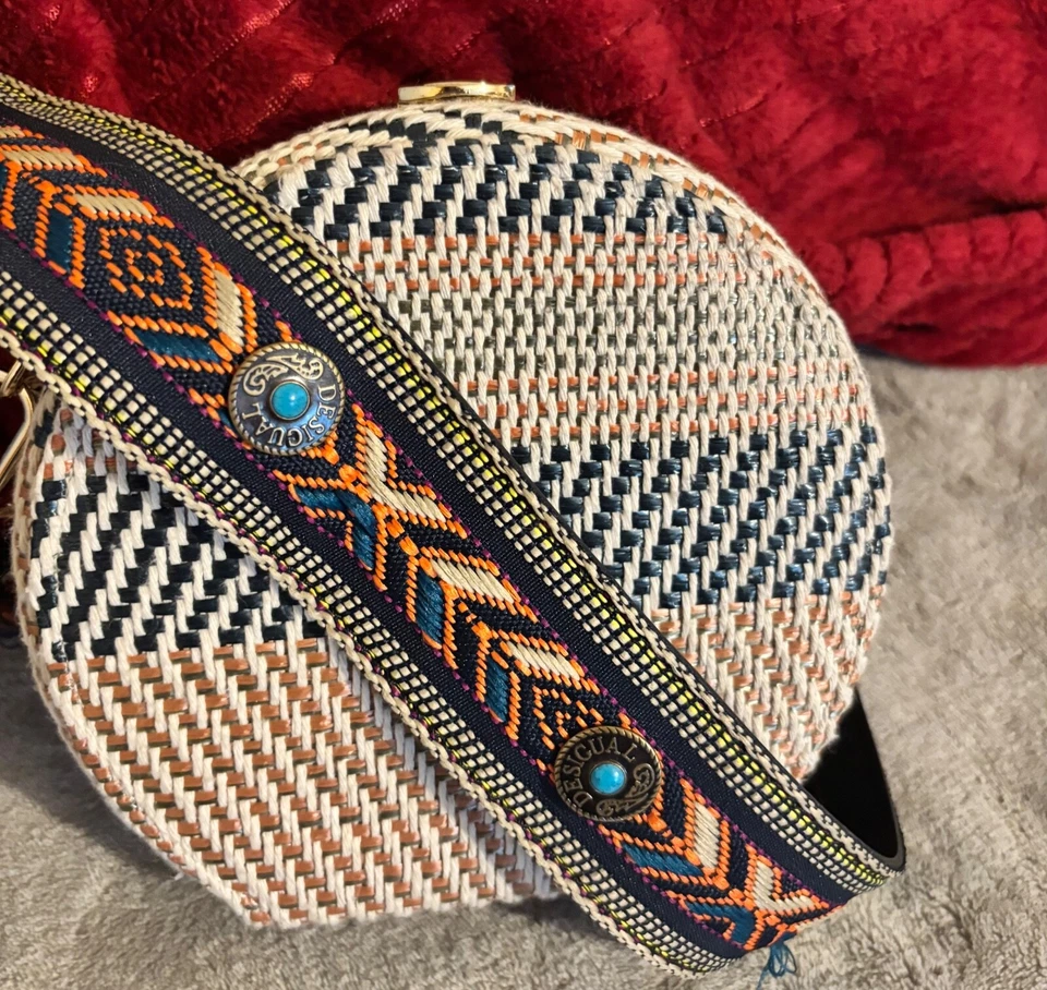 )Desigual Southwest Circular Forma de Cantina Transversal, Agulha de Trabalho e Alça de Pedra - Imagem 1 de 4