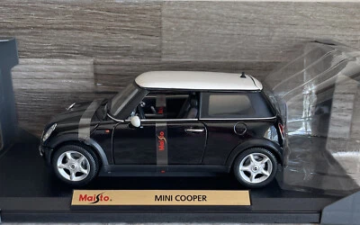 Maisto 1/18 Scale Model Car 31619 - Mini Cooper - Black/White - Image 1 of 4