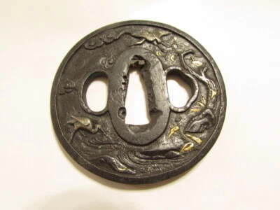 Antigua tsuba de hierro, tsuba grande con incrustaciones de hierro, patrón de grúa de pareja, período Edo Foto 1 de 4