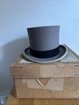 Fabulous Woodrow & Sons Piccadilly London Grey Top Hat With Black Band And Box - Image 1 of 4