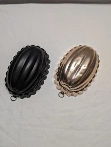 Two (2) Vintage Coated Aluminum Gelatin Molds With Hanging Rings - Picture 1 of 7