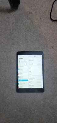 Apple iPad mini 2 16GB, Wi-Fi + Cellular 7.9in Silver A1490 - Image 1 of 2