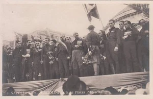 A8376) NAPOLI 1922, MUSSOLINI PARLA IN PIAZZA PLEBISCITO. - Foto 1 di 1