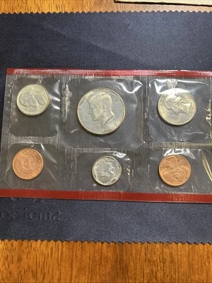 United States Mint 1988 Uncirculated Coin Set (Denver Only) - Image 1 of 4