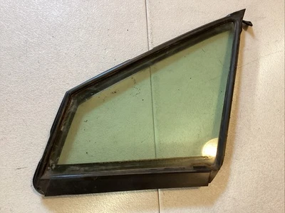 Subaru WRX STI 2015-21 puerta delantera izquierda esquina ventilación ventana vidrio 61284-FJ110 Foto 1 de 4