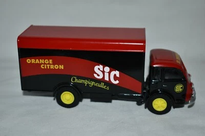 Corgi 1:50 Heritage Collection #71405 Renault Faineant Fourgon - Image 1 of 4