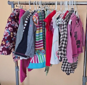 Kleidung Mädchen Paket 116, 21 Teile (Kleider, Shirts, Hosen...), gut erhalten - Bild 1 von 24