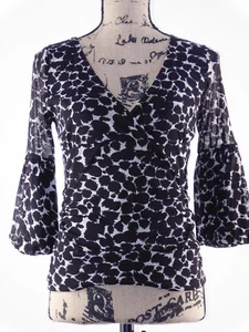 BCBG MAXAZRIA V Neck 3/4 sleeve top womens sz XS - Picture 1 of 5