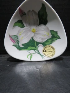 VTG ORNAMIN PLASTIC DOGWOOD DISH 5" X 5" MADE IN CANADA/MONTREAL - Picture 1 of 5