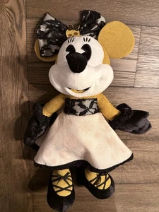 Disney Pirates of the Caribbean Minnie Mouse Plush - Main Attraction Series 2/12 - Picture 1 of 4