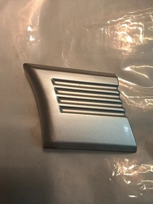 Pontiac Grand Am 1985-1991 revestimiento del guardabarros del lado del conductor | moldura inferior izquierda Foto 1 de 4