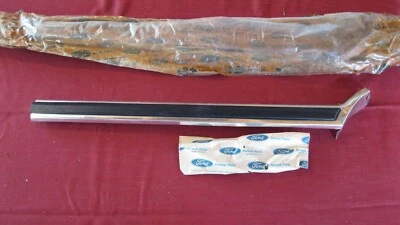 NOS 1980-1981 Ford Thunderbird cuarto inferior izquierdo moldura, con sujetadores Foto 1 de 3
