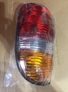 Tail Light Lamp Assembly For 2001-2004 Toyota Tacoma Passenger Side With Bulb - Picture 1 of 4