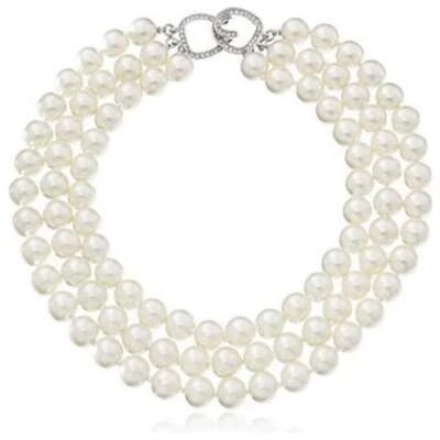 KENNETH JAY LANE, COLLAR DE PERLAS DE VIDRIO DE 3 FILAS CON BROCHE DE CRISTAL PAVÉ "LA BARRA... Foto 1 de 2