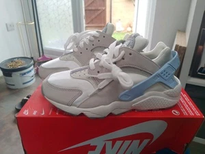 Bnwb,nike huarache Trainers,Size UK 6/EU 39,Colours White,Grey,Blue,RRP £115. - Imagen 1 de 10