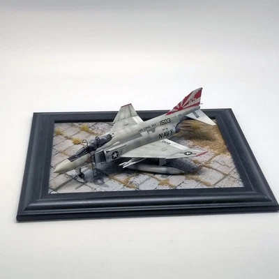Diorama aereo F4 Phanom guerra di Corea sc. 1/72 piccoli difetti - Immagine 1 di 4