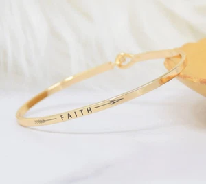 FAITH (ARROWS) | Inspired Message Engraved Simple Bangle | GOLD - Imagen 1 de 9