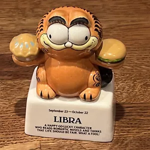 Rare Enesco Vintage Garfield 1981 Ceramic Figurine Zodiac LIBRA Scales Star Sign - Picture 1 of 5