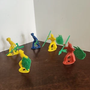 Vintage 13X MPC Ring Hand Indians Toy Soldiers W/ Spears Shields Axes Hatchets - Picture 1 of 20
