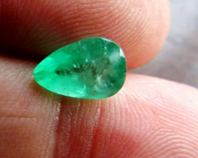 1.64 cts 100% Natural Green Colombian Emerald Certified - Deep green - Image 1 of 4