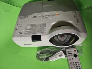Epson Powerlite 420 XGA 2500 Lumens HDMI Short Throw Projector 4787h - Picture 1 of 4