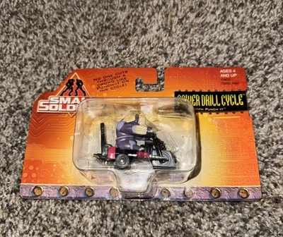 Taladro eléctrico fundido a presión Kenner Small Soldiers Cycle Punch It Micro sin usar, en caja 1998 NUEVO Foto 1 de 4