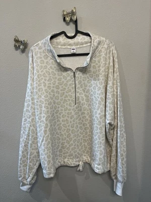 Old Navy Women's Leopard Print Tan Pull Over Half Zip Size Large With Tie Waist - Image 1 of 4