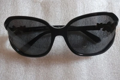 Gafas de sol Coach vintage HC 8233 (L1033) T CE 500211 (negras) Foto 1 de 4
