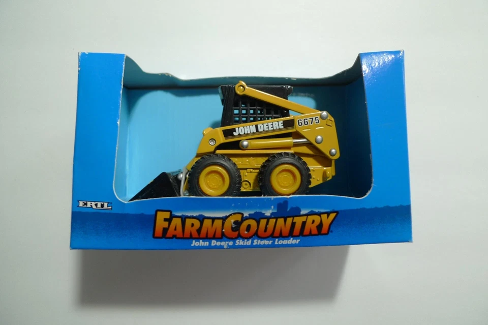 Ertl 1/32 Farm Country John Deere Skid Steer Loader #5790 -New Old Stock In Box - Image 1 of 4