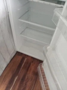 Nevera, de 90 litros krastein con congelador y esta sin estrenar y es muy buena - Imagen 1 de 2