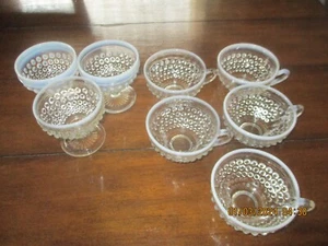 5 tazze da tè Hobnail e 3 tazze da dessert opalescenti - Foto 1 di 4