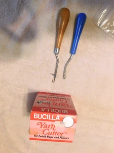 BUCILLA YARN CUTTER AND 2 HOOKS. - Picture 1 of 6