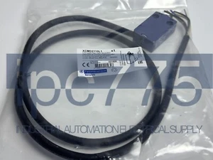 1PCS New original Schneider XCMD2110L1 XCMD2110L1 Limit Switch Fast shipment - Picture 1 of 7
