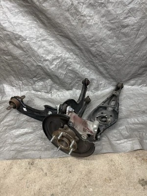 Honda Civic Si 2020 suspensión trasera izquierda lado del conductor husillo buje de nudillo fabricante original Foto 1 de 4