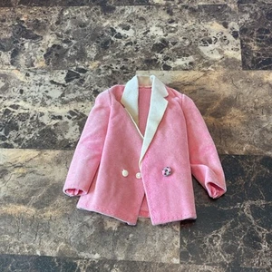 NEUWERTIG Vintage Barbie Puppe DAY TO NIGHT #7929 rosa/weiß Anzug Jacke Velour 1984 - Bild 1 von 5