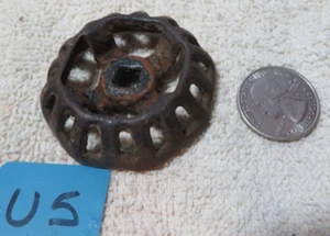 Antico pomello valvola rubinetto acqua arrugginito vintage o maniglia centro quadrato #U5 - Foto 1 di 2