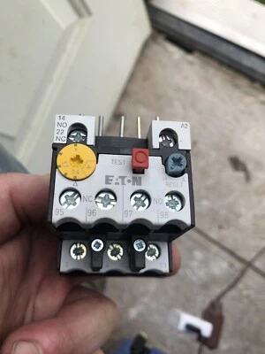 Relé de sobrecarga controlador de motor Eaton Zb12-4 2.4-4A XT0B004BC1 Foto 1 de 4