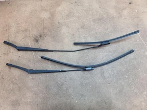 SEAT IBIZA FR SPORT MK5 6F 17-24 FRONT WINDSCREEN WIPER ARM SET 6F2955409 - Picture 1 of 11