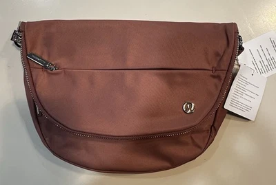Nuevo con etiquetas Bolso Bandolera Lululemon Toda la Noche Festival 5L Especiado Chai Malva NUEVO Foto 1 de 4