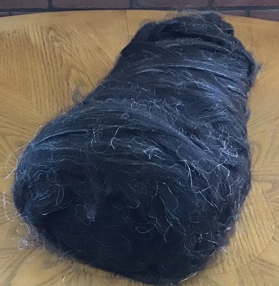 Rovings 100 % alpaca negros con reflejos grises claros. 12,5 OZ So Soft Foto 1 de 4