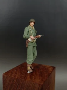 1/35 Built and Painted Resin WWII U.S Lieutenant Soldier Figure Model - Picture 1 of 7