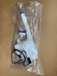 Genuine Windshield Water Reservoir 2010-11-12-13 Tucson Water Bottle Tank Motor - Picture 1 of 3