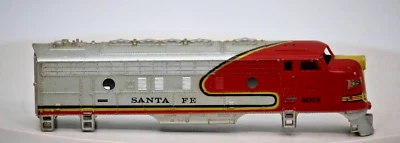 Tyco Mantua Ho scale SANTA FE 4015. Shell ONLY. Missing Horns. - Image 1 of 4