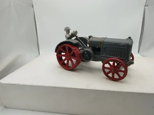 Vintage Cast Model Tractor McCormick Deering With Man Iron Wheels Excellent Cond - Imagen 1 de 8