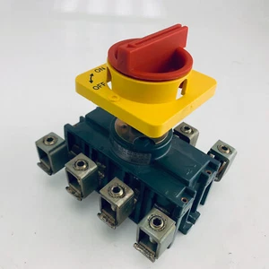 STROMBERG OETL125D4 4 pole disconnect switch 125A with padlock selector switch - Picture 1 of 3