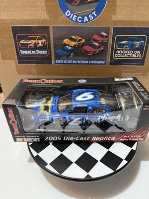 Литая модель Nascar Mark Martin No6 Pfizer Batman Begins 2005 1:24 - Изображение 1 из 4