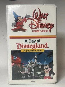 A DAY AT DISNEYLAND A Souvenir Film 1982 Clamshell VERY RARE very good condition - Picture 1 of 7
