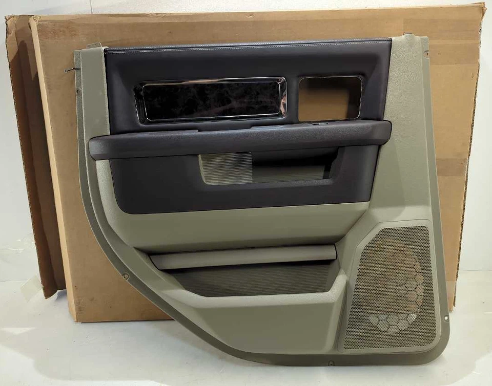 Nuevo panel de moldura de puerta trasera de doble cabina Ram 2011-2012 genuino OEM guijarro leñoso Foto 1 de 4