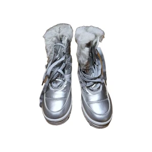 Ladies Silver Boots With Fur Size 8 - Picture 1 of 11